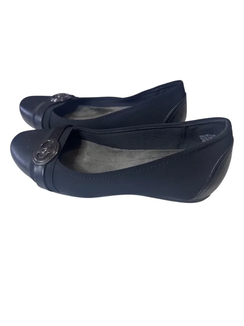 Baretraps black flats size 8.5M